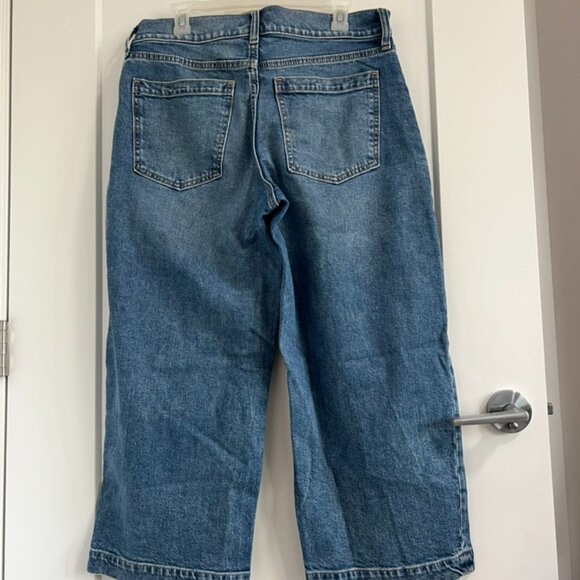 Banana Republic wide leg, crop jeans, perfect fade - Picture 2 of 3
